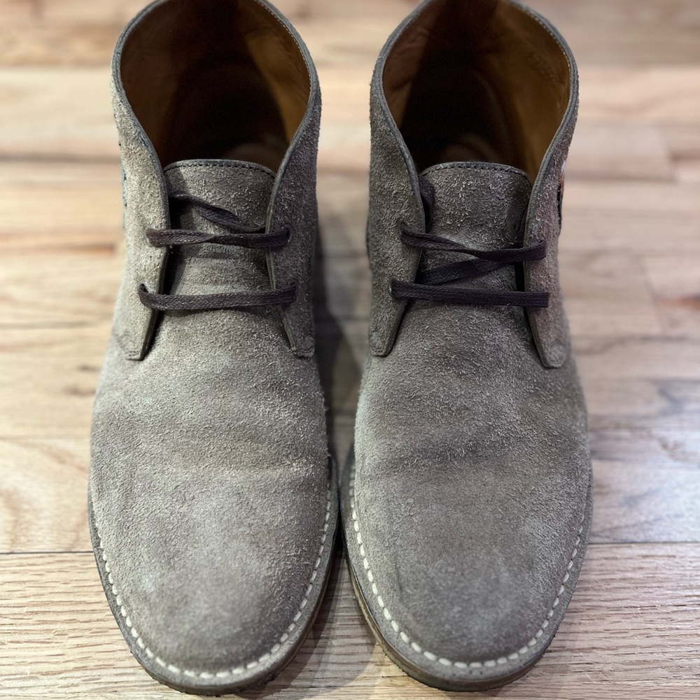 Gucci Moreau embroidered chukka boots.
Size 8.5 Gucci - 9.5 US